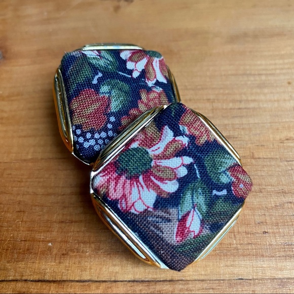 Vintage | Floral Gold-tone Fabric PiercedEarrings - Picture 5 of 7